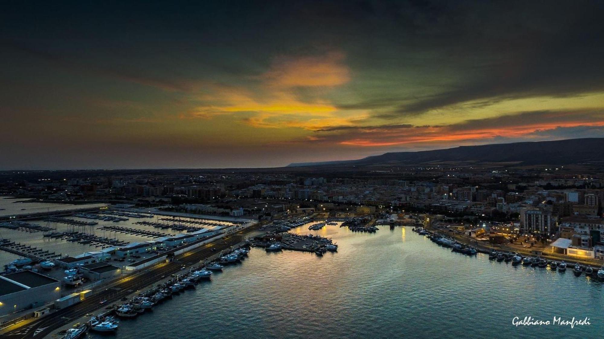 Ca Del Centro Aparthotel Manfredonia Buitenkant foto